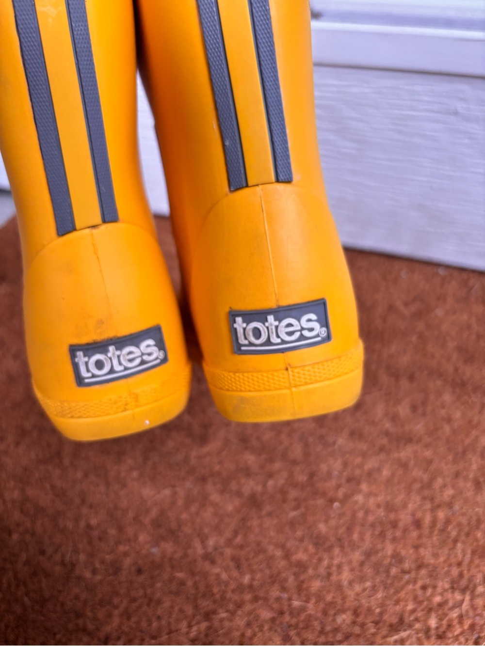 Totes Yellow Rainboots - Picture 5 of 6